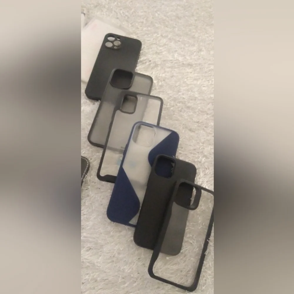 Phone case bundle - Picture 2 of 6